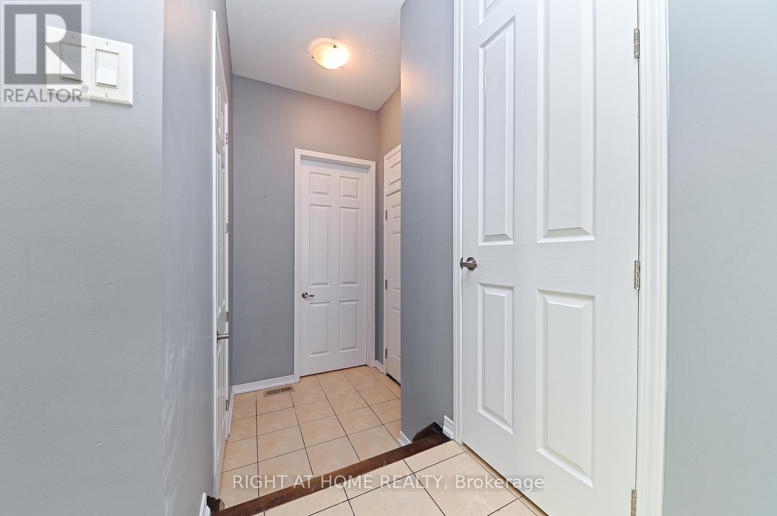 292 Falling Green Crescent, Kitchener, Ontario  N2R 0E9 - Photo 11 - X12937886
