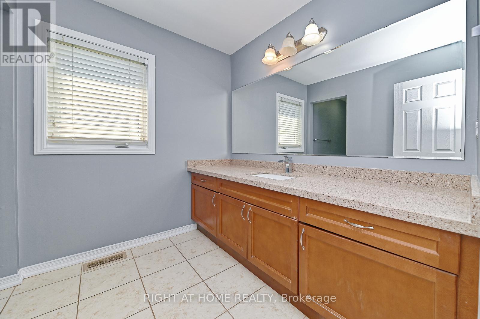 292 Falling Green Crescent, Kitchener, Ontario  N2R 0E9 - Photo 17 - X12937886