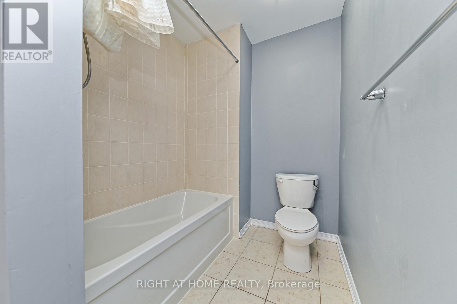 292 Falling Green Crescent, Kitchener, Ontario  N2R 0E9 - Photo 18 - X12937886