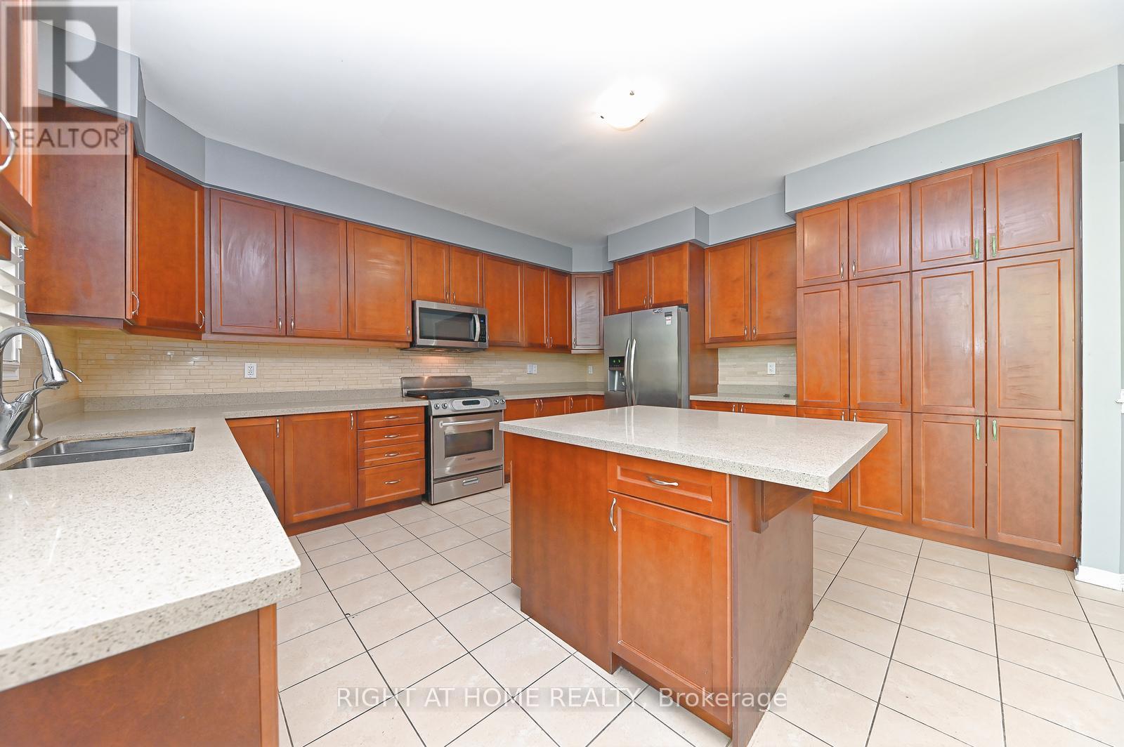 292 Falling Green Crescent, Kitchener, Ontario  N2R 0E9 - Photo 6 - X12937886