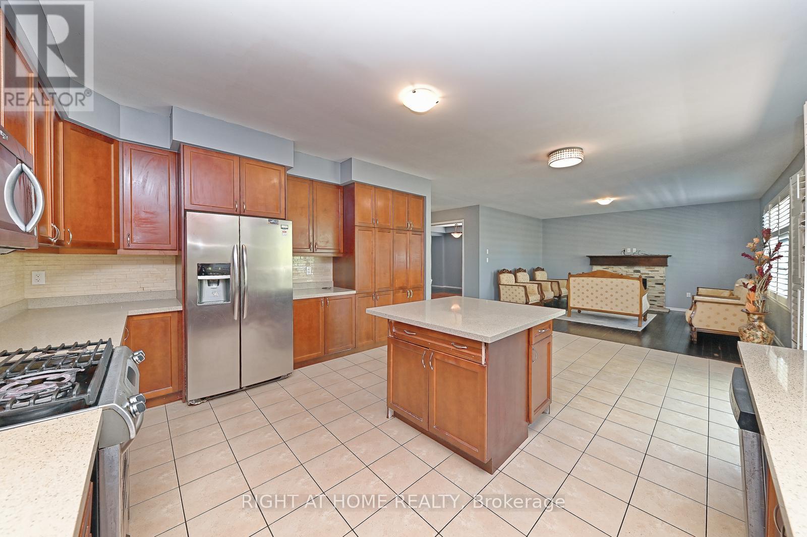 292 Falling Green Crescent, Kitchener, Ontario  N2R 0E9 - Photo 8 - X12937886