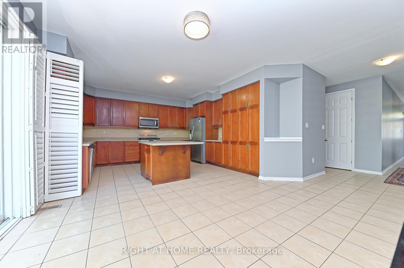 292 Falling Green Crescent, Kitchener, Ontario  N2R 0E9 - Photo 9 - X12937886