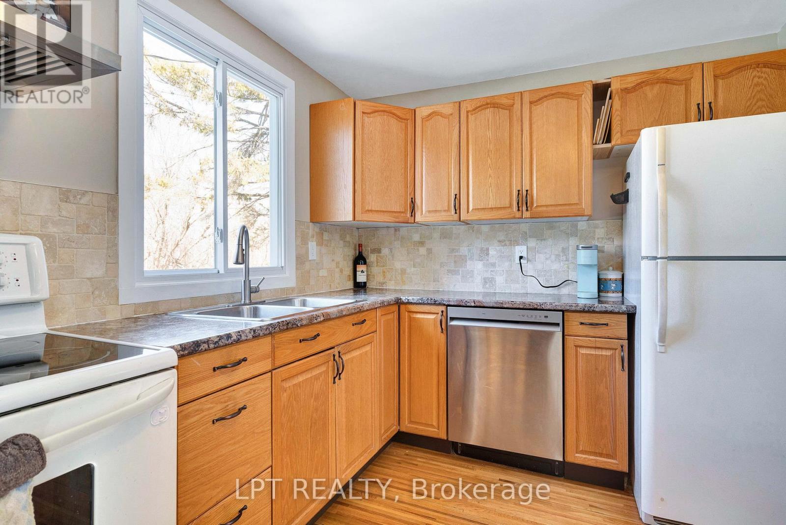 198 Munroe Street, West Elgin, Ontario  N0L 2P0 - Photo 16 - X12937920