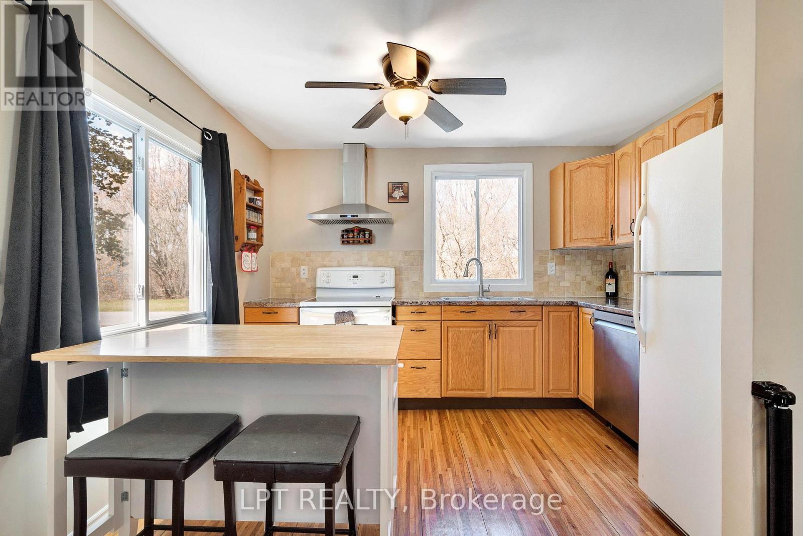 198 Munroe Street, West Elgin, Ontario  N0L 2P0 - Photo 19 - X12937920