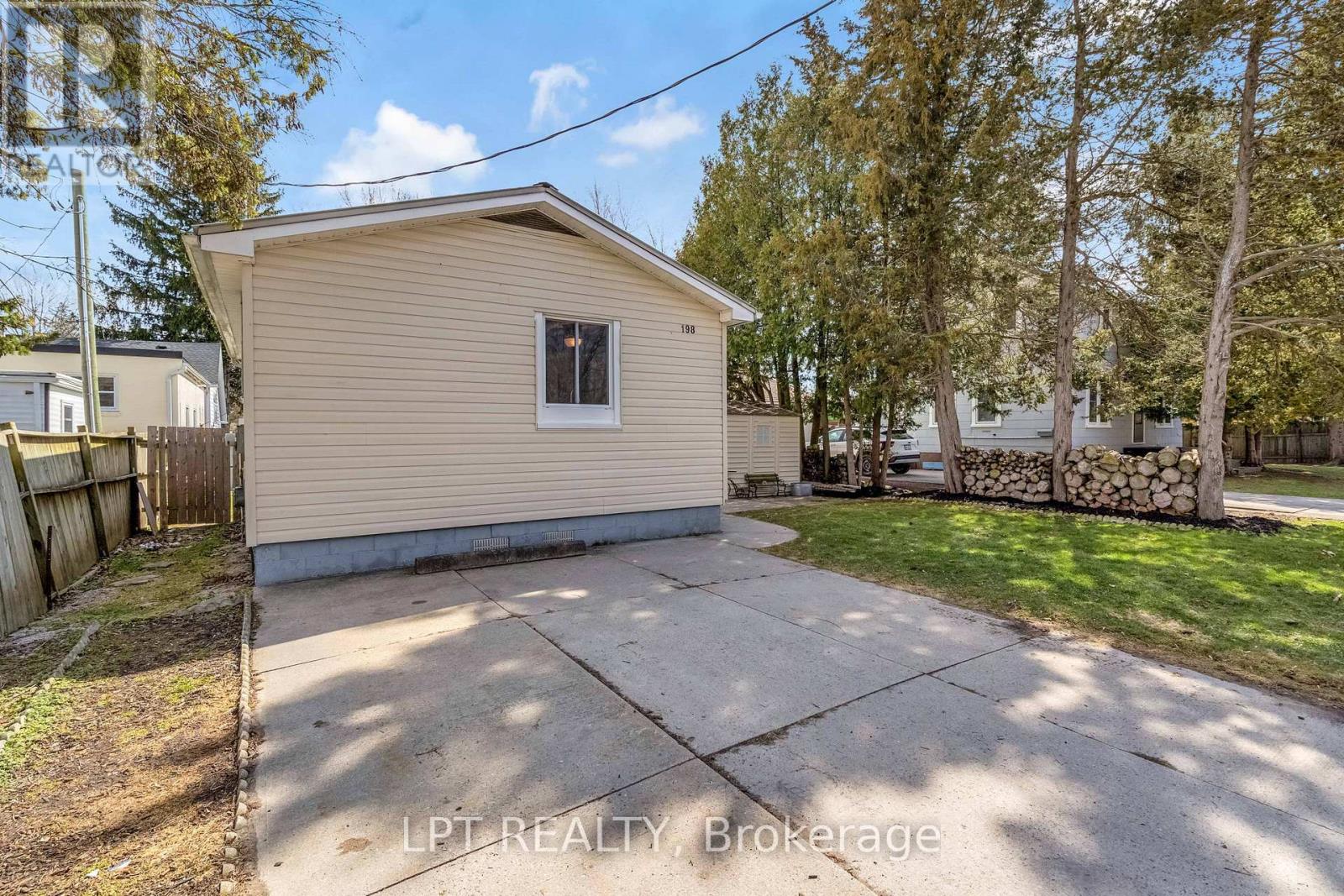 198 Munroe Street, West Elgin, Ontario  N0L 2P0 - Photo 2 - X12937920