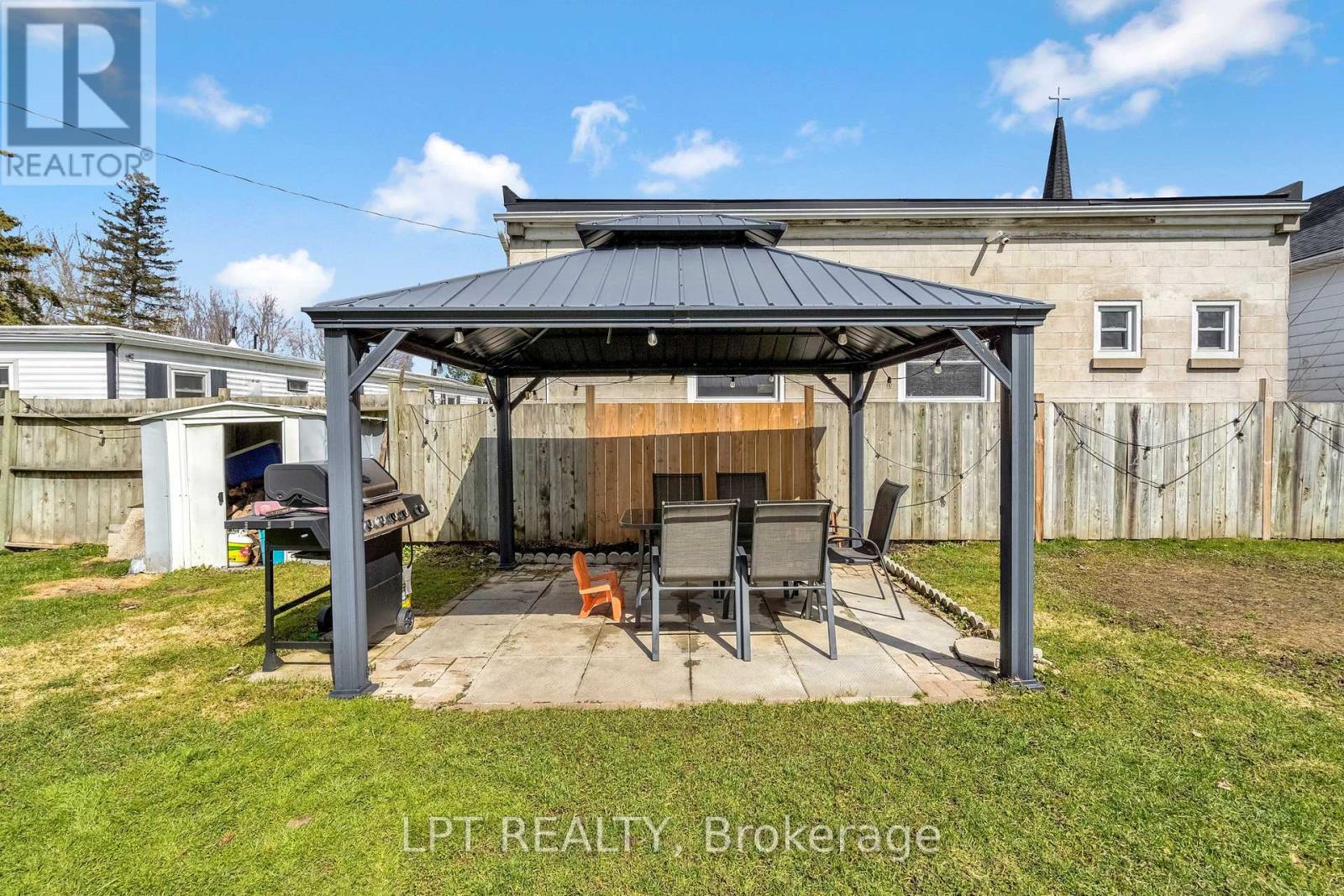 198 Munroe Street, West Elgin, Ontario  N0L 2P0 - Photo 32 - X12937920