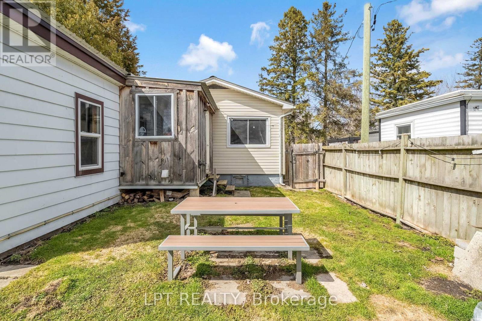 198 Munroe Street, West Elgin, Ontario  N0L 2P0 - Photo 33 - X12937920