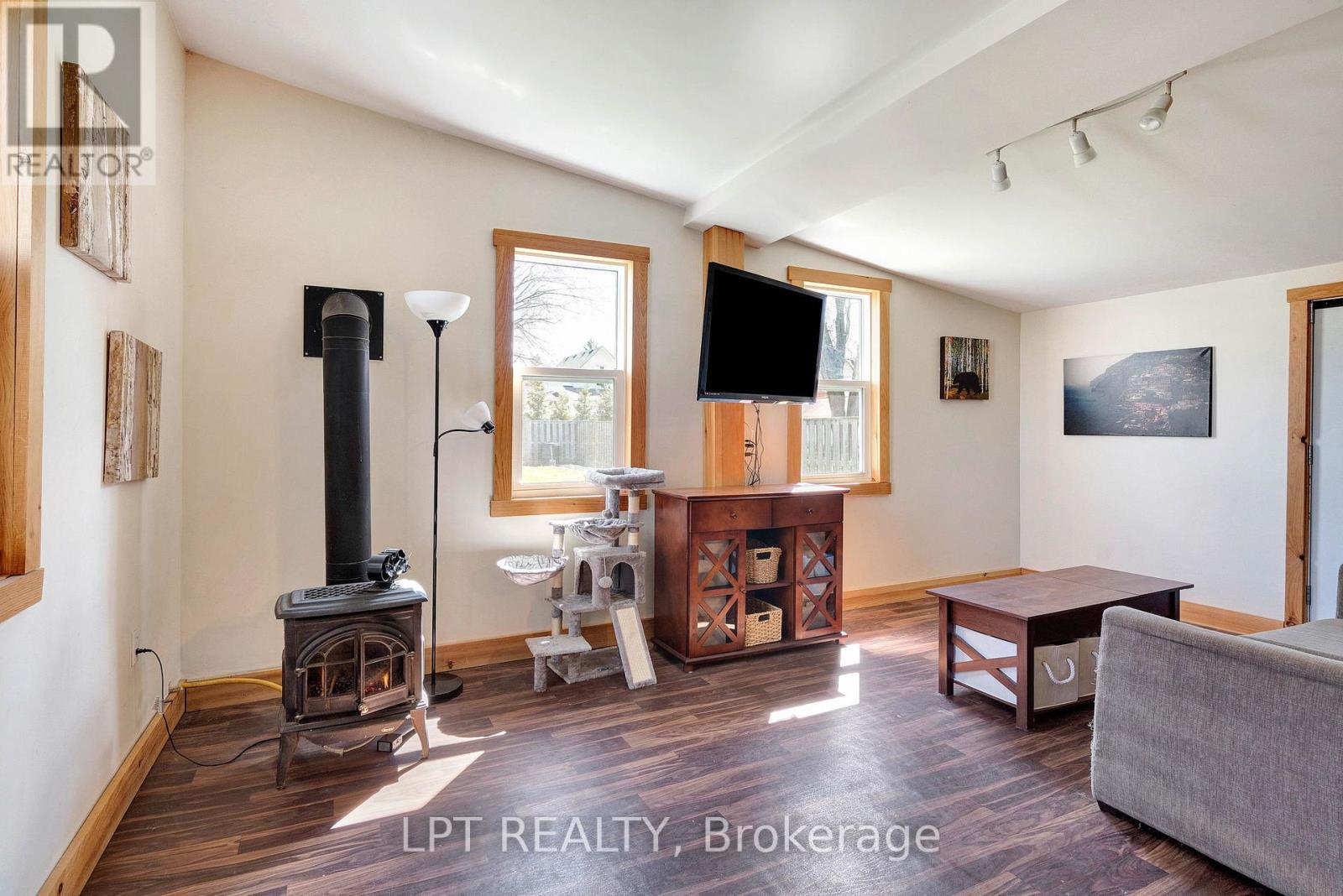 198 Munroe Street, West Elgin, Ontario  N0L 2P0 - Photo 5 - X12937920