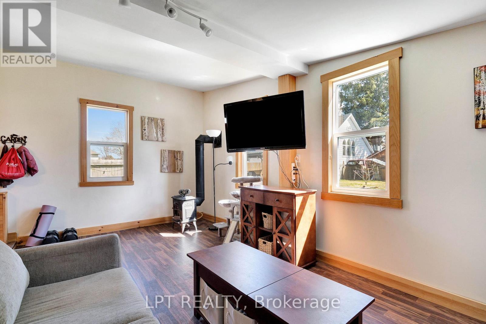 198 Munroe Street, West Elgin, Ontario  N0L 2P0 - Photo 6 - X12937920