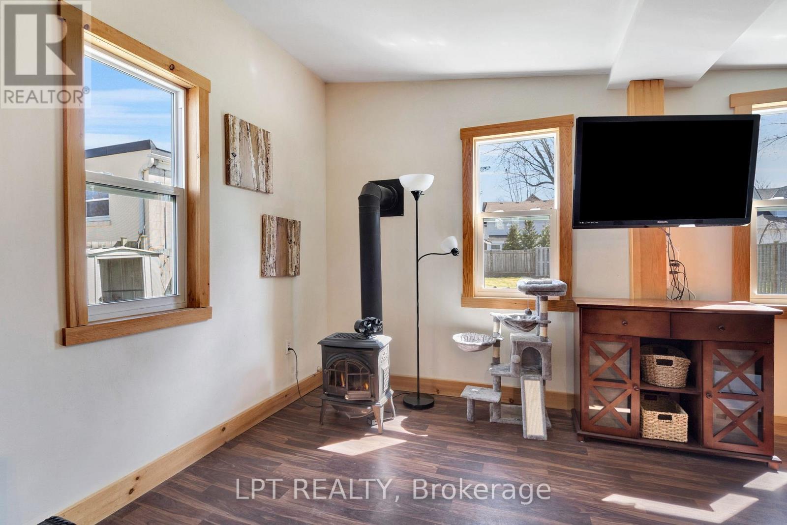 198 Munroe Street, West Elgin, Ontario  N0L 2P0 - Photo 7 - X12937920