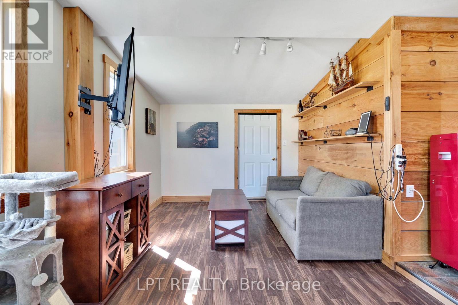 198 Munroe Street, West Elgin, Ontario  N0L 2P0 - Photo 8 - X12937920