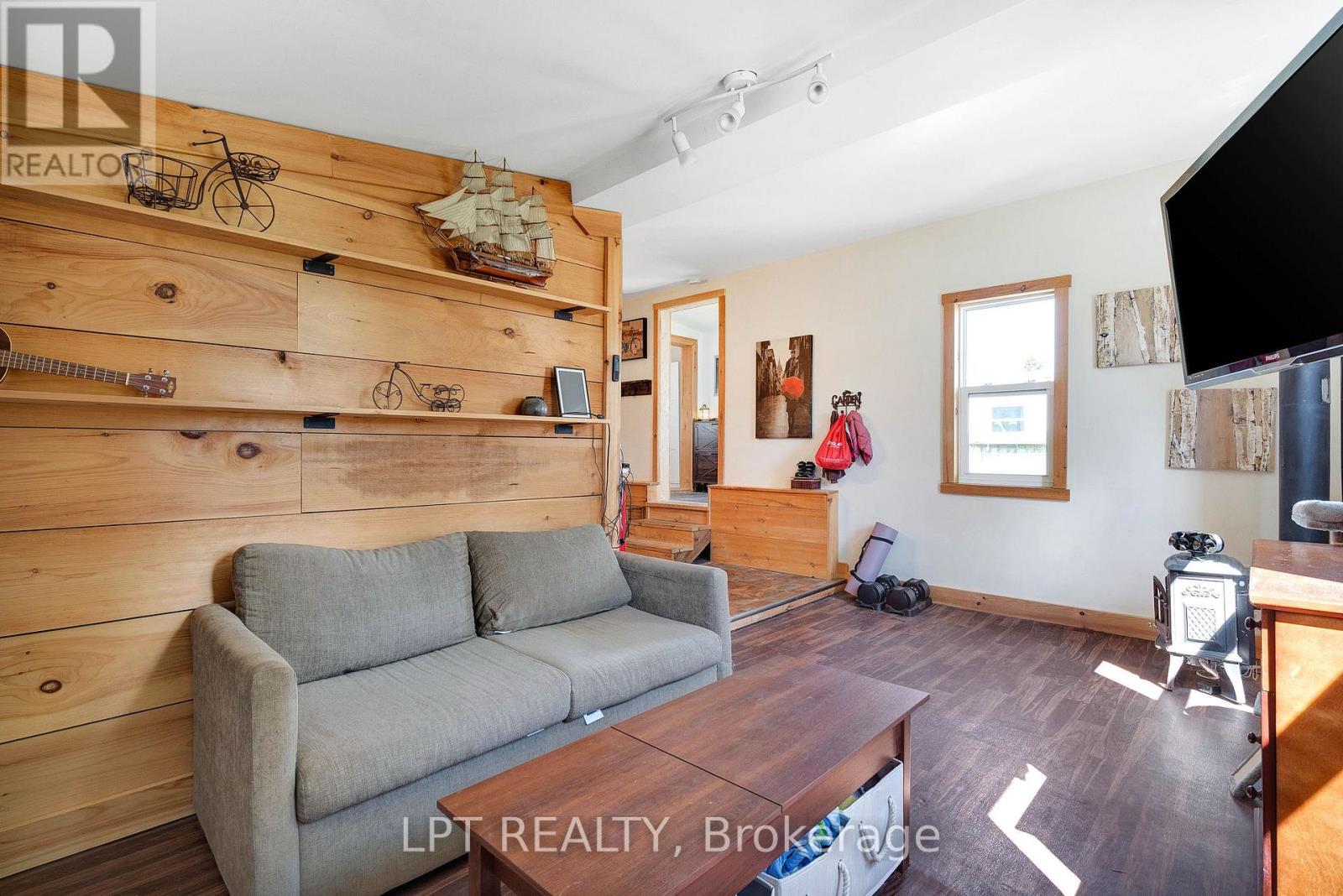 198 Munroe Street, West Elgin, Ontario  N0L 2P0 - Photo 9 - X12937920