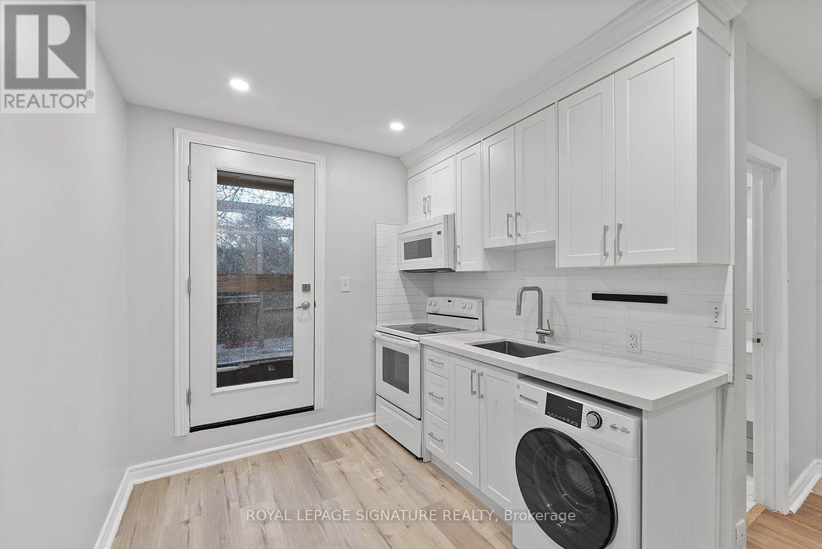 2 - 233 GREENWOOD AVENUE, Toronto, Ontario