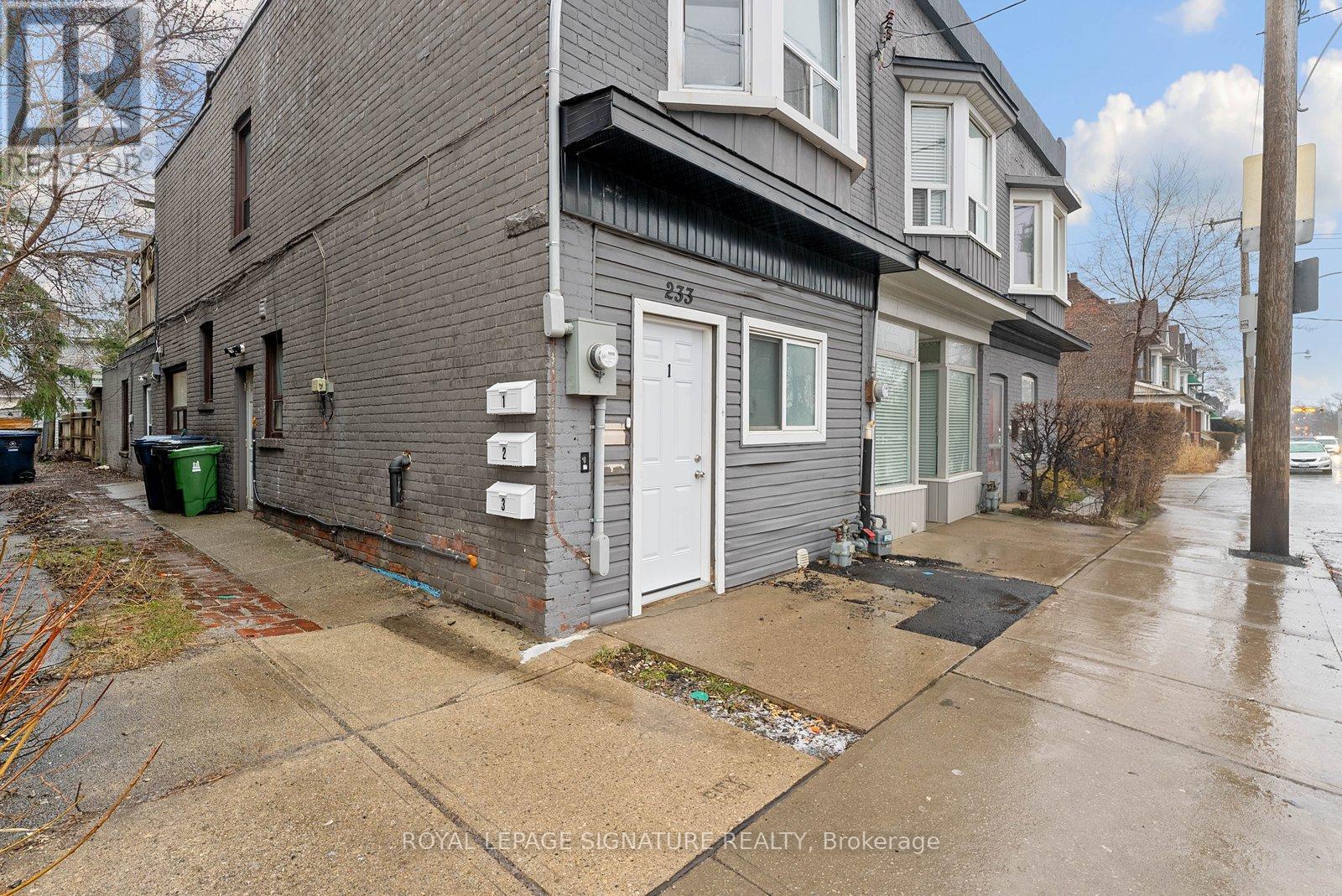 2 - 233 Greenwood Avenue, Toronto, Ontario  M4L 2R4 - Photo 13 - E12937914