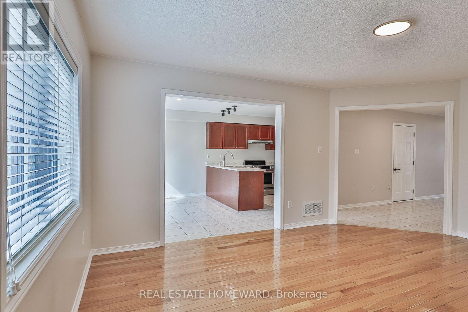 Main - 168 Wainscot Avenue, Newmarket, Ontario L3X 2X4 - Photo 11 - N12937910