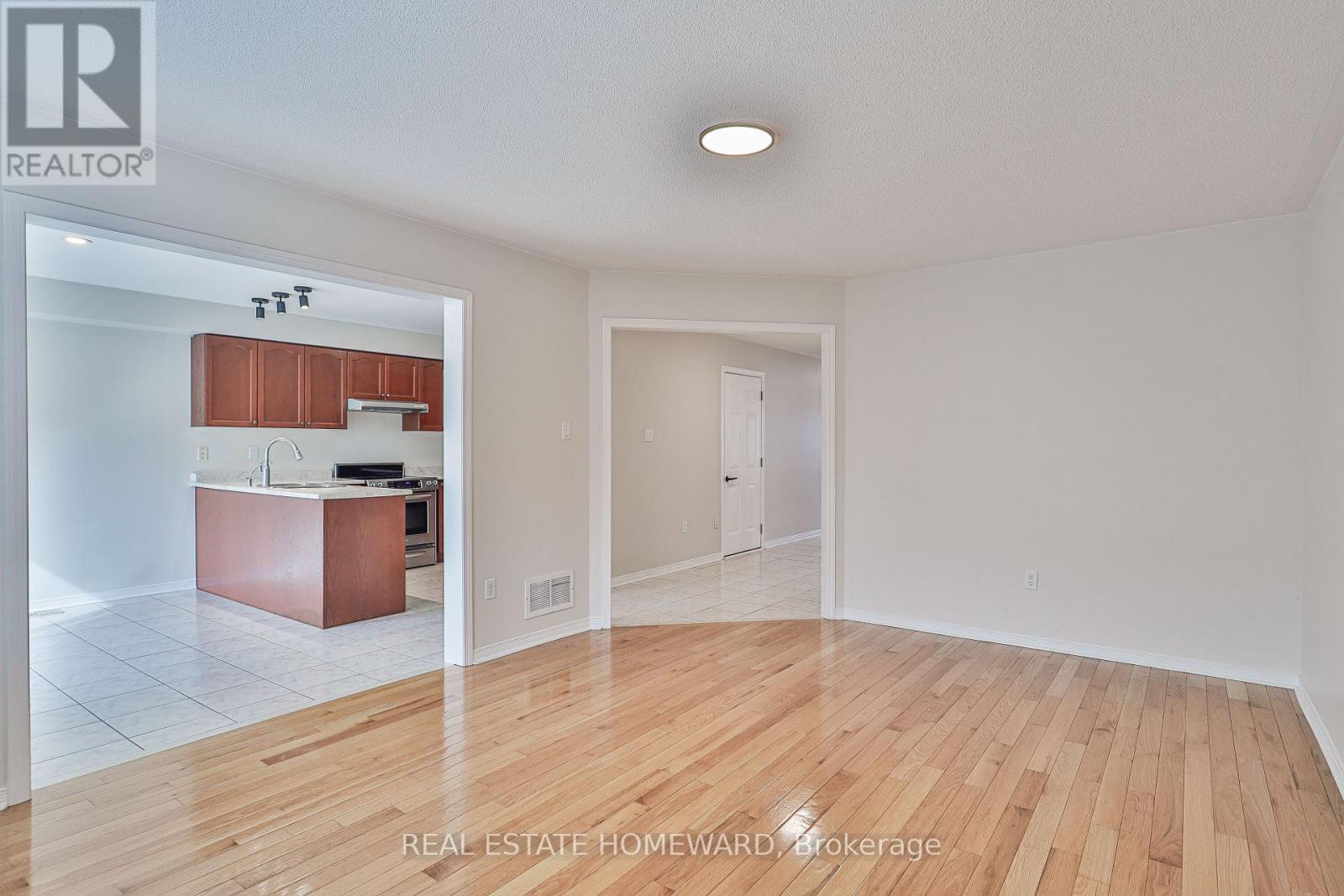 Main - 168 Wainscot Avenue, Newmarket, Ontario L3X 2X4 - Photo 12 - N12937910