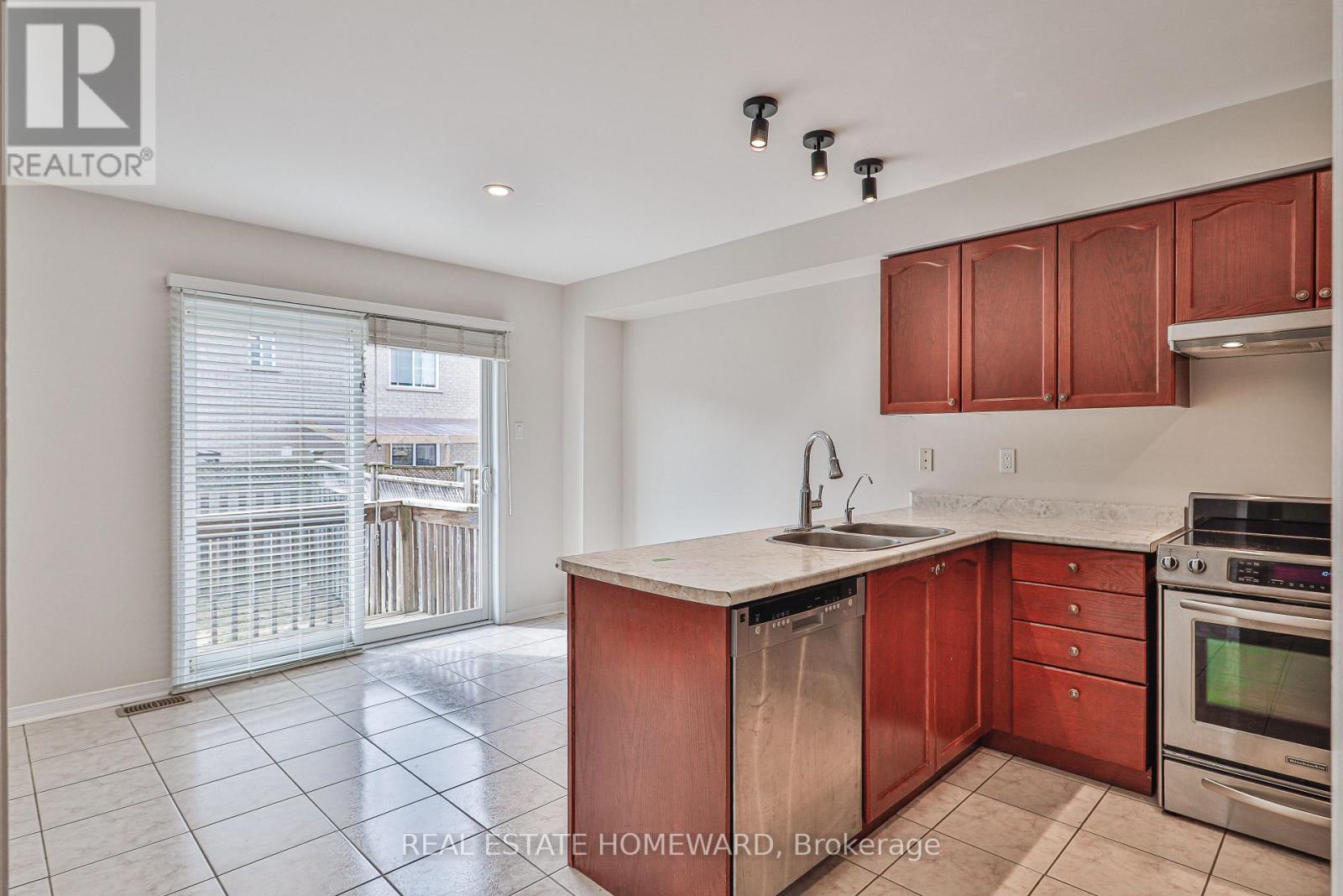 Main - 168 Wainscot Avenue, Newmarket, Ontario L3X 2X4 - Photo 7 - N12937910