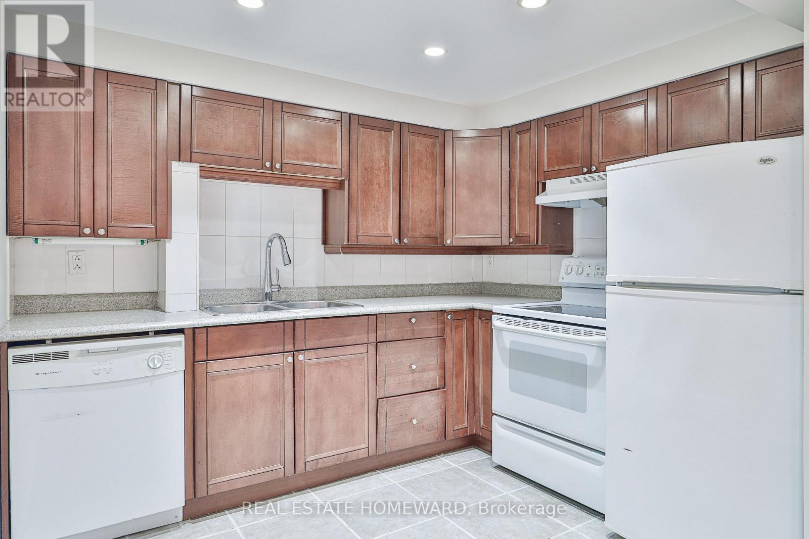 Lower - 168 Wainscot Avenue, Newmarket, Ontario L3X 2X4 - Photo 3 - N12937926