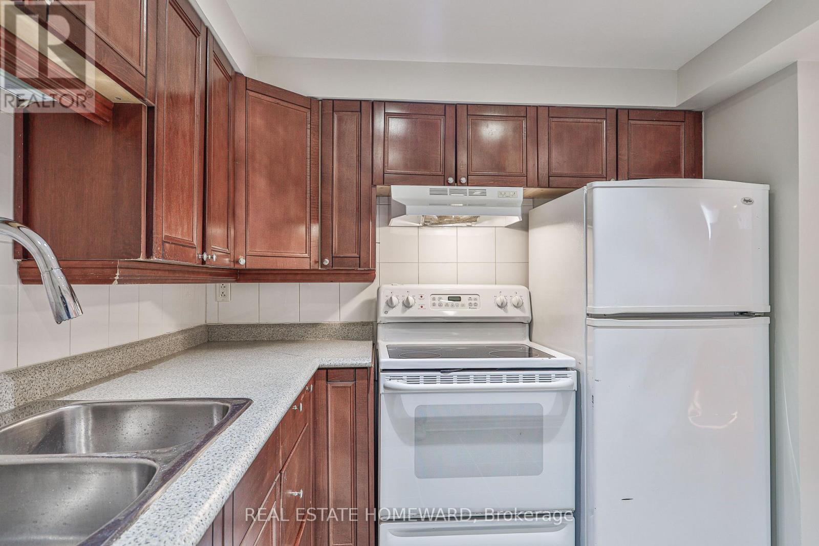 Lower - 168 Wainscot Avenue, Newmarket, Ontario L3X 2X4 - Photo 5 - N12937926