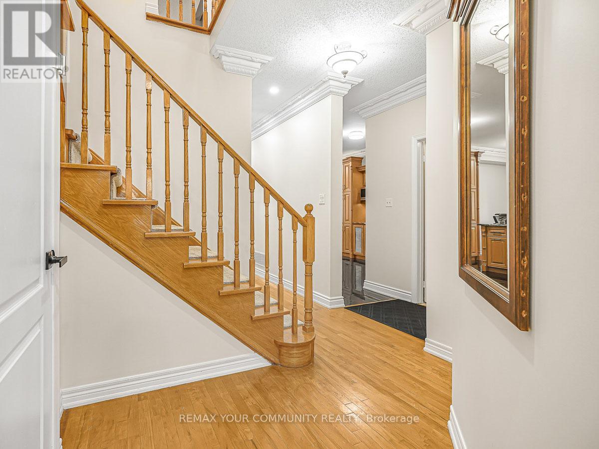 563 Mulock Court, Newmarket, Ontario  L3Y 5H1 - Photo 10 - N12937944