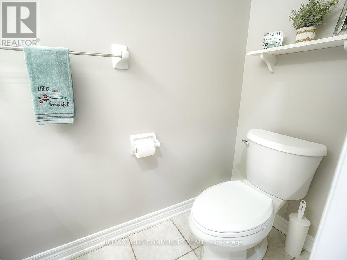 563 Mulock Court, Newmarket, Ontario  L3Y 5H1 - Photo 12 - N12937944