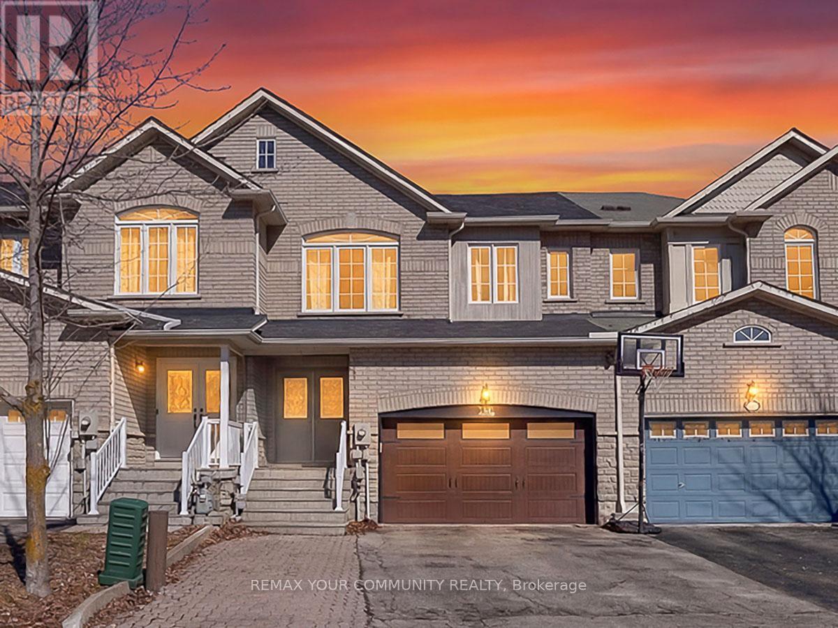 563 Mulock Court, Newmarket, Ontario  L3Y 5H1 - Photo 2 - N12937944