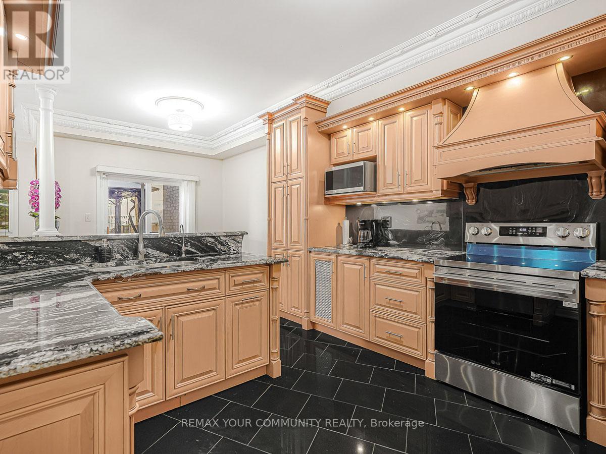 563 Mulock Court, Newmarket, Ontario  L3Y 5H1 - Photo 3 - N12937944