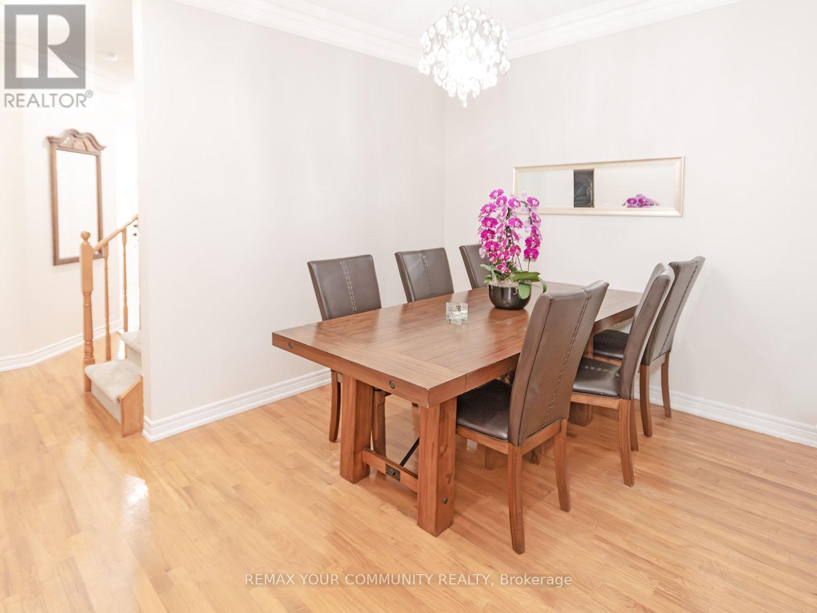 563 Mulock Court, Newmarket, Ontario  L3Y 5H1 - Photo 7 - N12937944