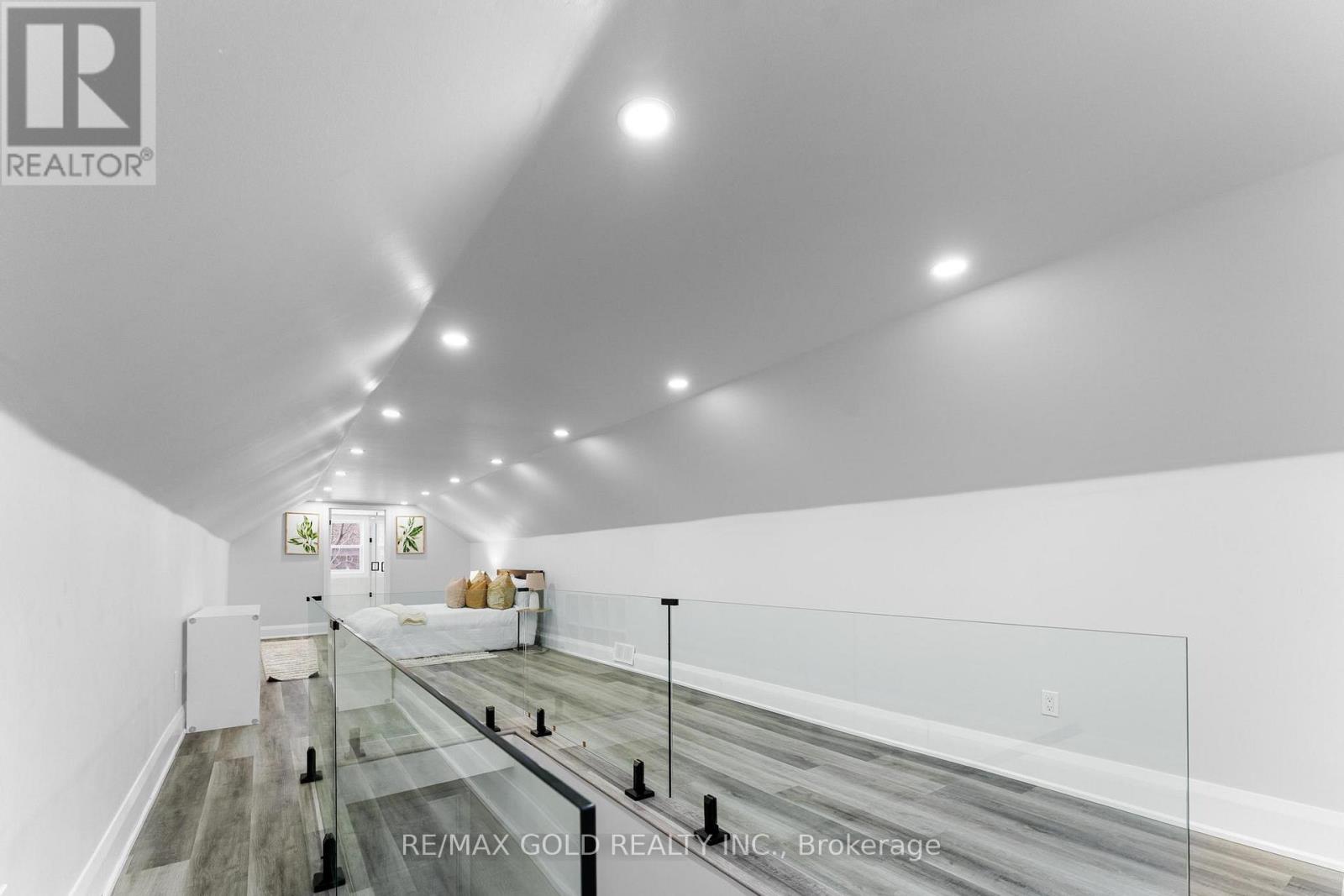 128 Premium Way, Mississauga, Ontario L5B 1A2 - Photo 30 - W12937918