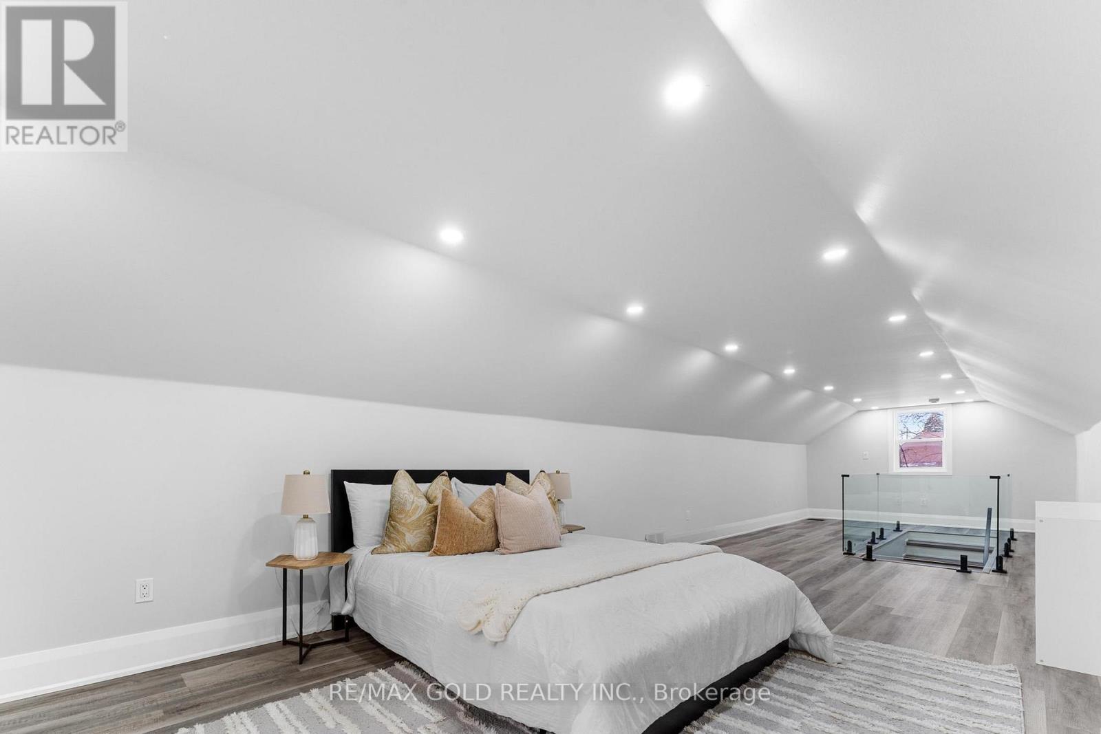 128 Premium Way, Mississauga, Ontario L5B 1A2 - Photo 32 - W12937918