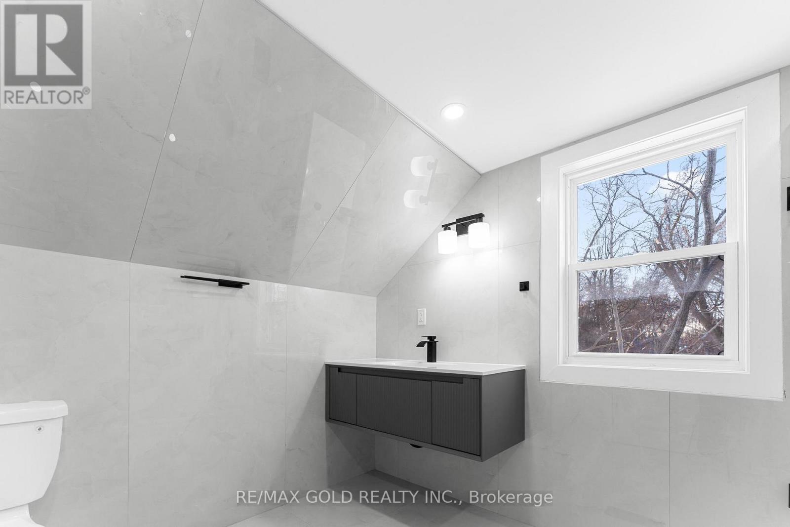 128 Premium Way, Mississauga, Ontario L5B 1A2 - Photo 34 - W12937918