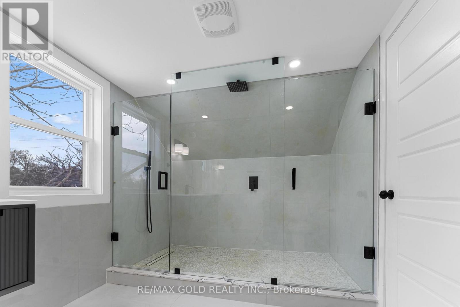 128 Premium Way, Mississauga, Ontario L5B 1A2 - Photo 35 - W12937918