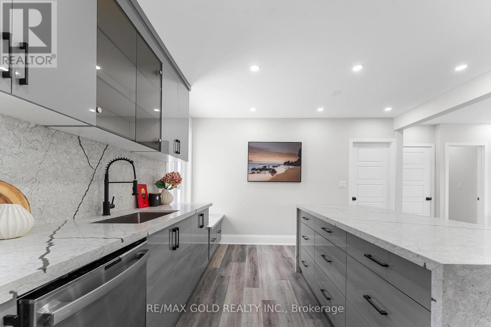 128 Premium Way, Mississauga, Ontario L5B 1A2 - Photo 4 - W12937918