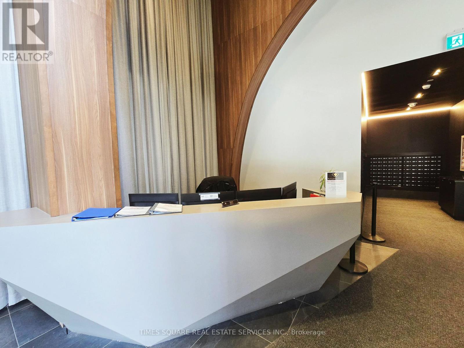 912 - 270 Dufferin Street, Toronto, Ontario  M6K 0H8 - Photo 2 - W12937924