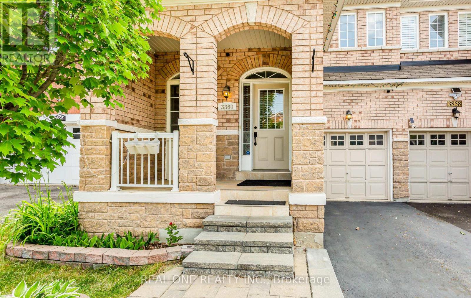 3860 Bloomington Crescent, Mississauga, Ontario  L5M 0A3 - Photo 2 - W12937928