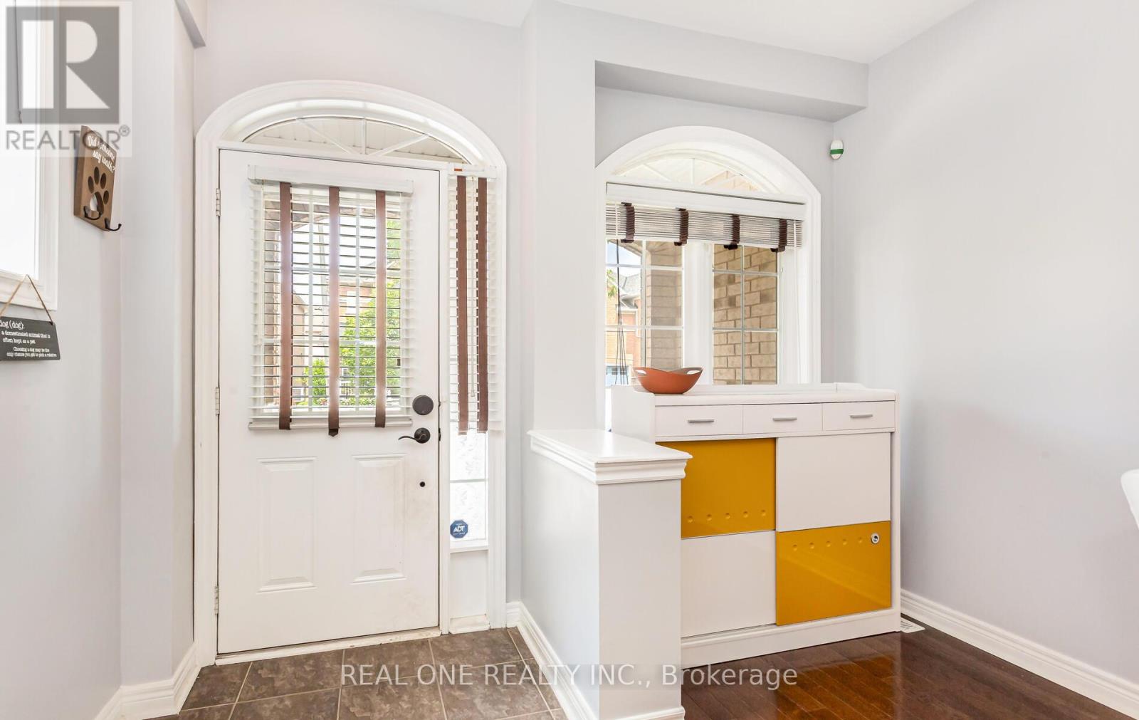 3860 Bloomington Crescent, Mississauga, Ontario  L5M 0A3 - Photo 3 - W12937928