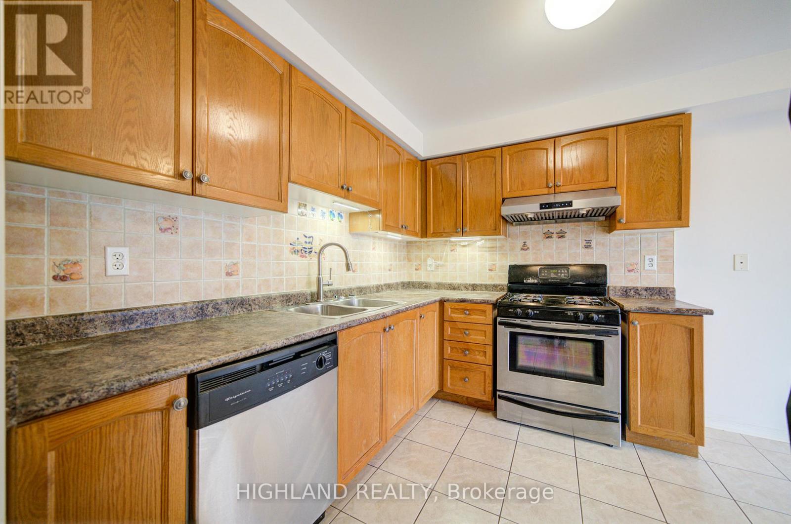 99 - 6399 Spinnaker Circle, Mississauga, Ontario  L5W 1Z5 - Photo 8 - W12937932