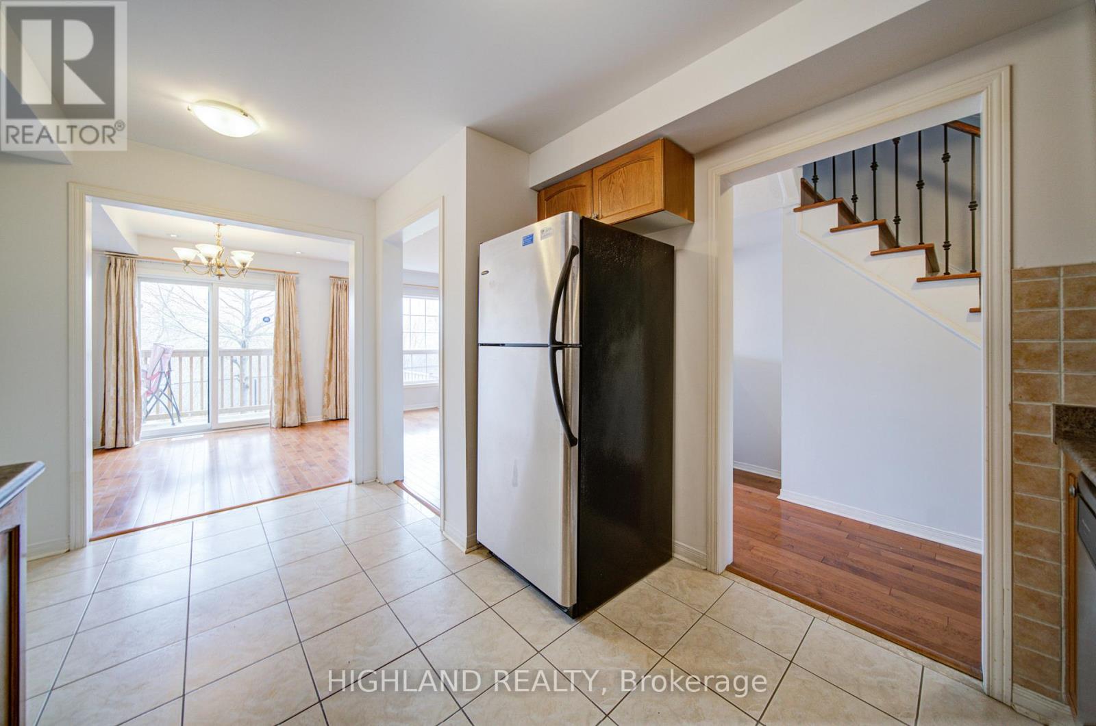 99 - 6399 Spinnaker Circle, Mississauga, Ontario  L5W 1Z5 - Photo 9 - W12937932