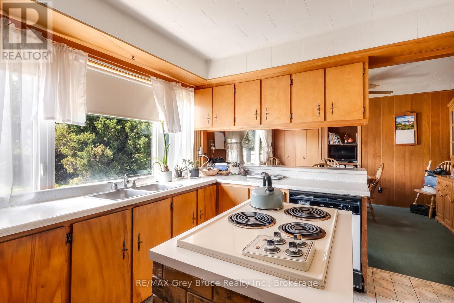 7382 Highway 6, Northern Bruce Peninsula, Ontario  N0H 2R0 - Photo 24 - X12937990