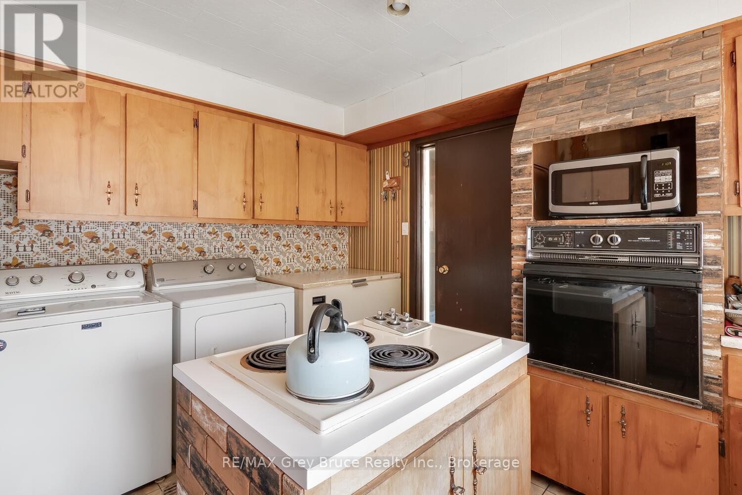 7382 Highway 6, Northern Bruce Peninsula, Ontario  N0H 2R0 - Photo 25 - X12937990