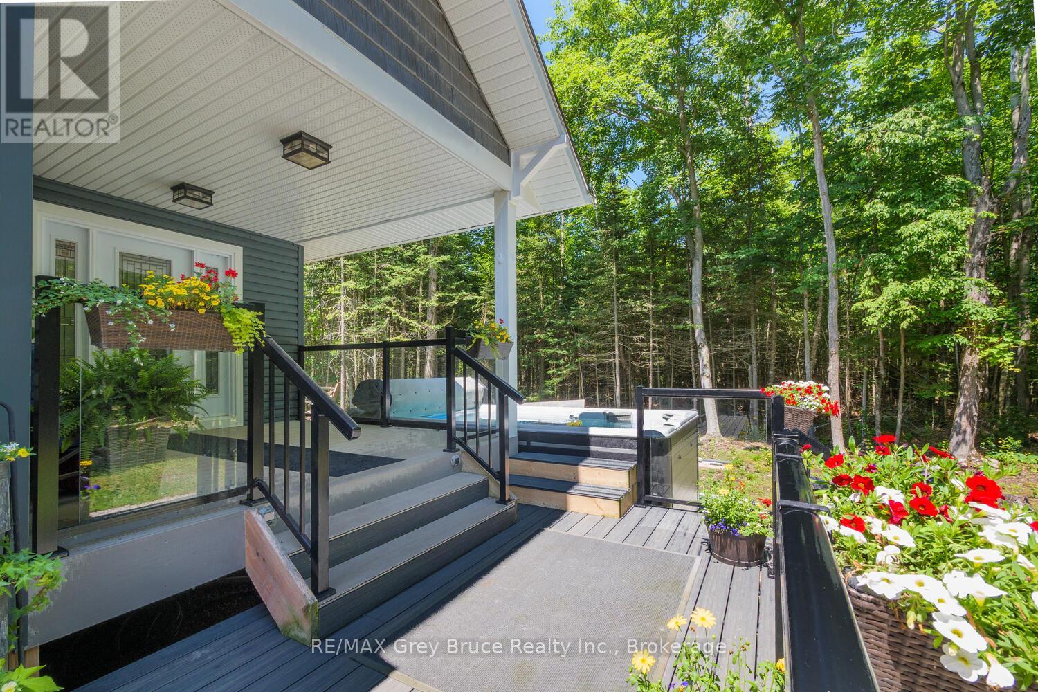 110 Maple Golf Crescent, Northern Bruce Peninsula, Ontario  N0H 2R0 - Photo 10 - X12937998