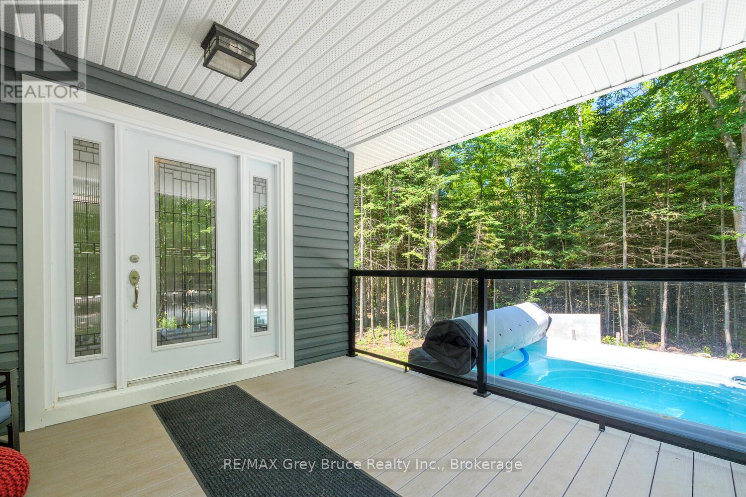110 Maple Golf Crescent, Northern Bruce Peninsula, Ontario  N0H 2R0 - Photo 11 - X12937998