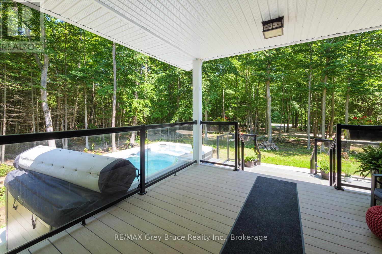 110 Maple Golf Crescent, Northern Bruce Peninsula, Ontario  N0H 2R0 - Photo 14 - X12937998