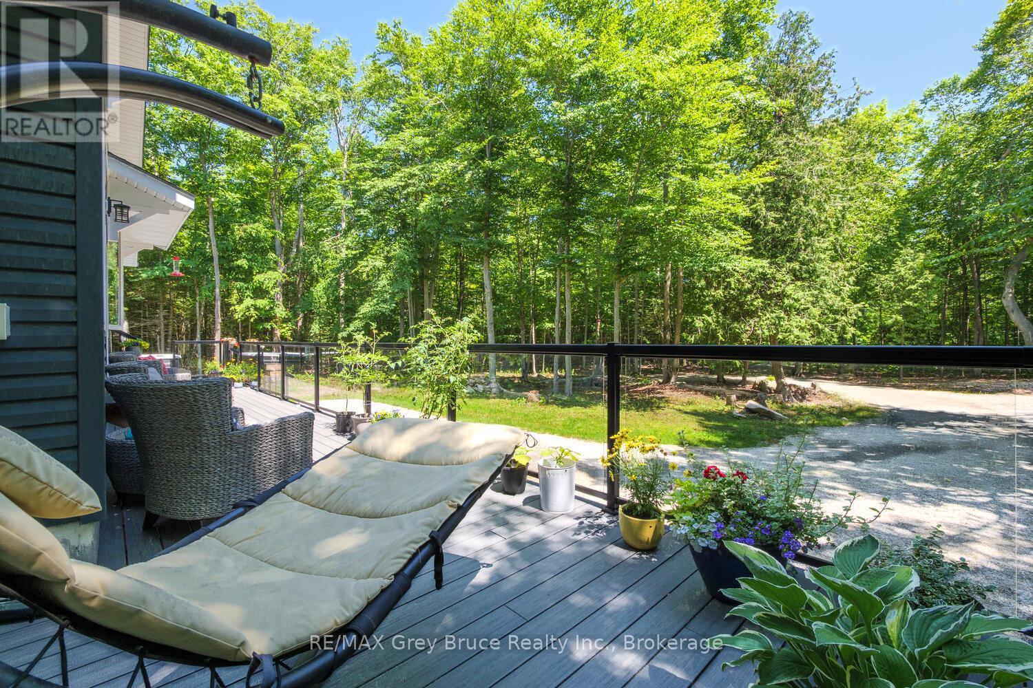 110 Maple Golf Crescent, Northern Bruce Peninsula, Ontario  N0H 2R0 - Photo 38 - X12937998