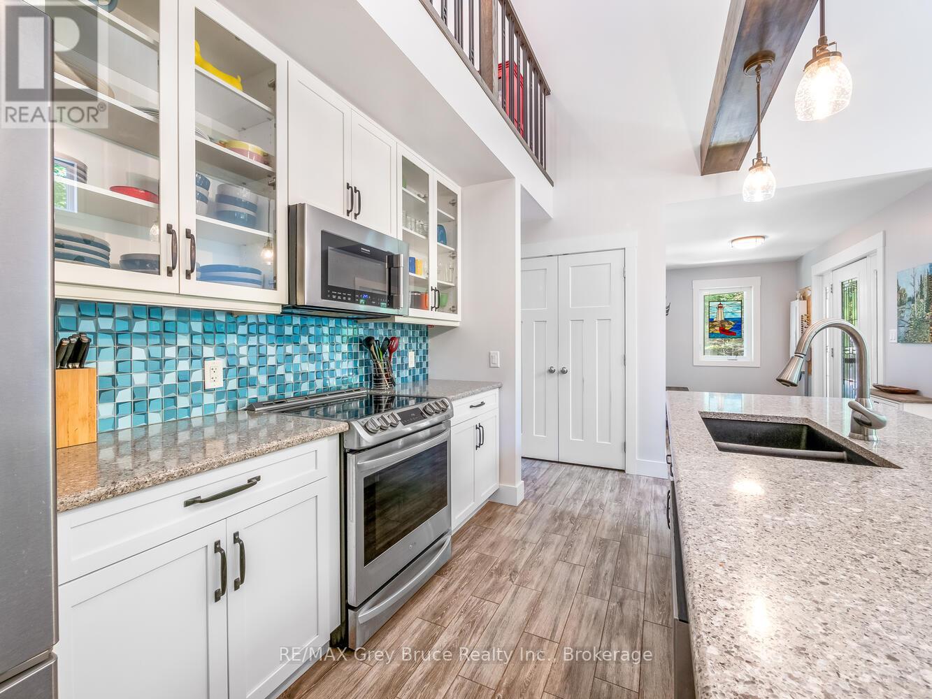 110 Maple Golf Crescent, Northern Bruce Peninsula, Ontario  N0H 2R0 - Photo 4 - X12937998