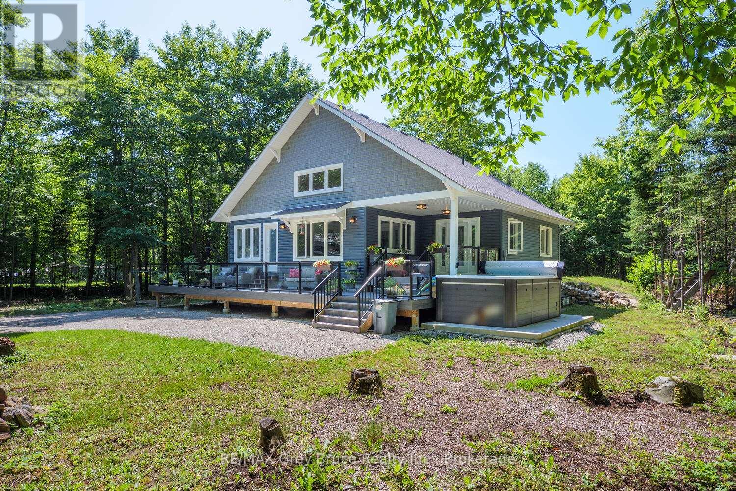 110 Maple Golf Crescent, Northern Bruce Peninsula, Ontario  N0H 2R0 - Photo 7 - X12937998