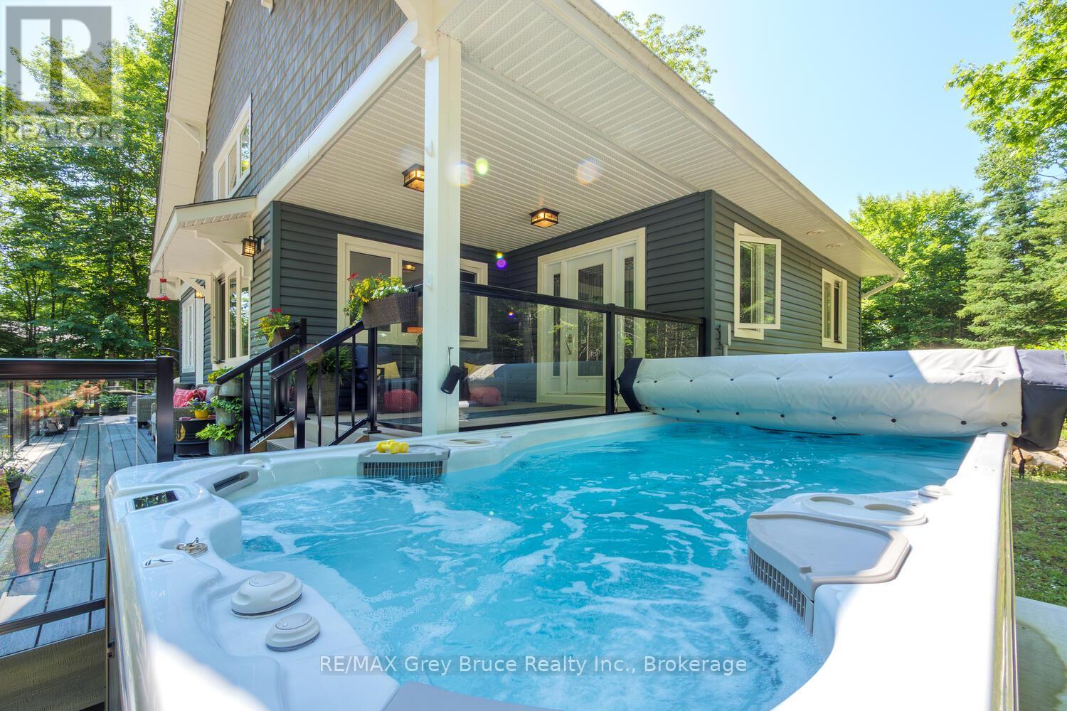 110 Maple Golf Crescent, Northern Bruce Peninsula, Ontario  N0H 2R0 - Photo 8 - X12937998