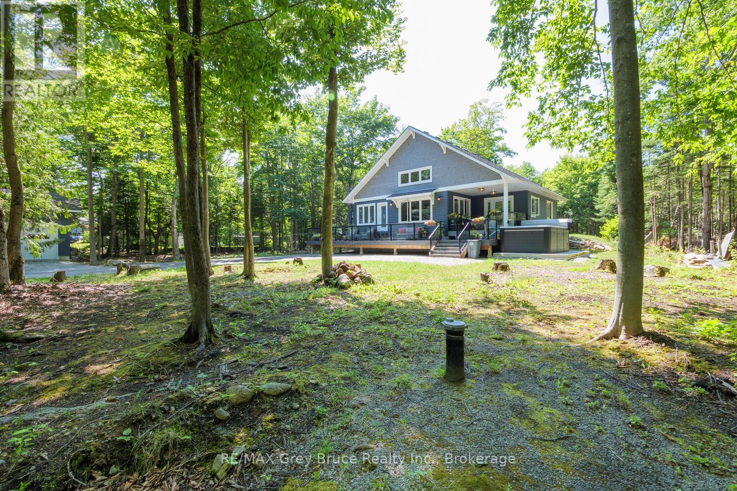 110 Maple Golf Crescent, Northern Bruce Peninsula, Ontario  N0H 2R0 - Photo 9 - X12937998