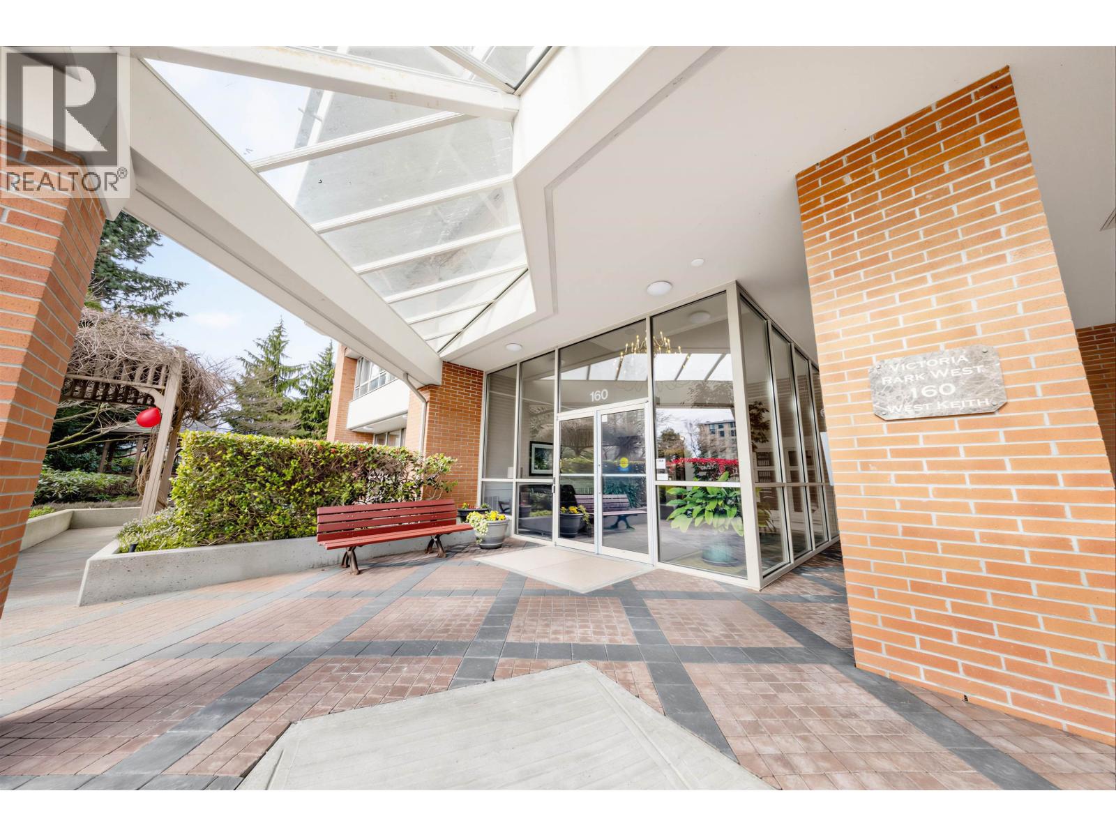 304 160 W Keith Road, North Vancouver, British Columbia  V7M 3M2 - Photo 2 - R3105015