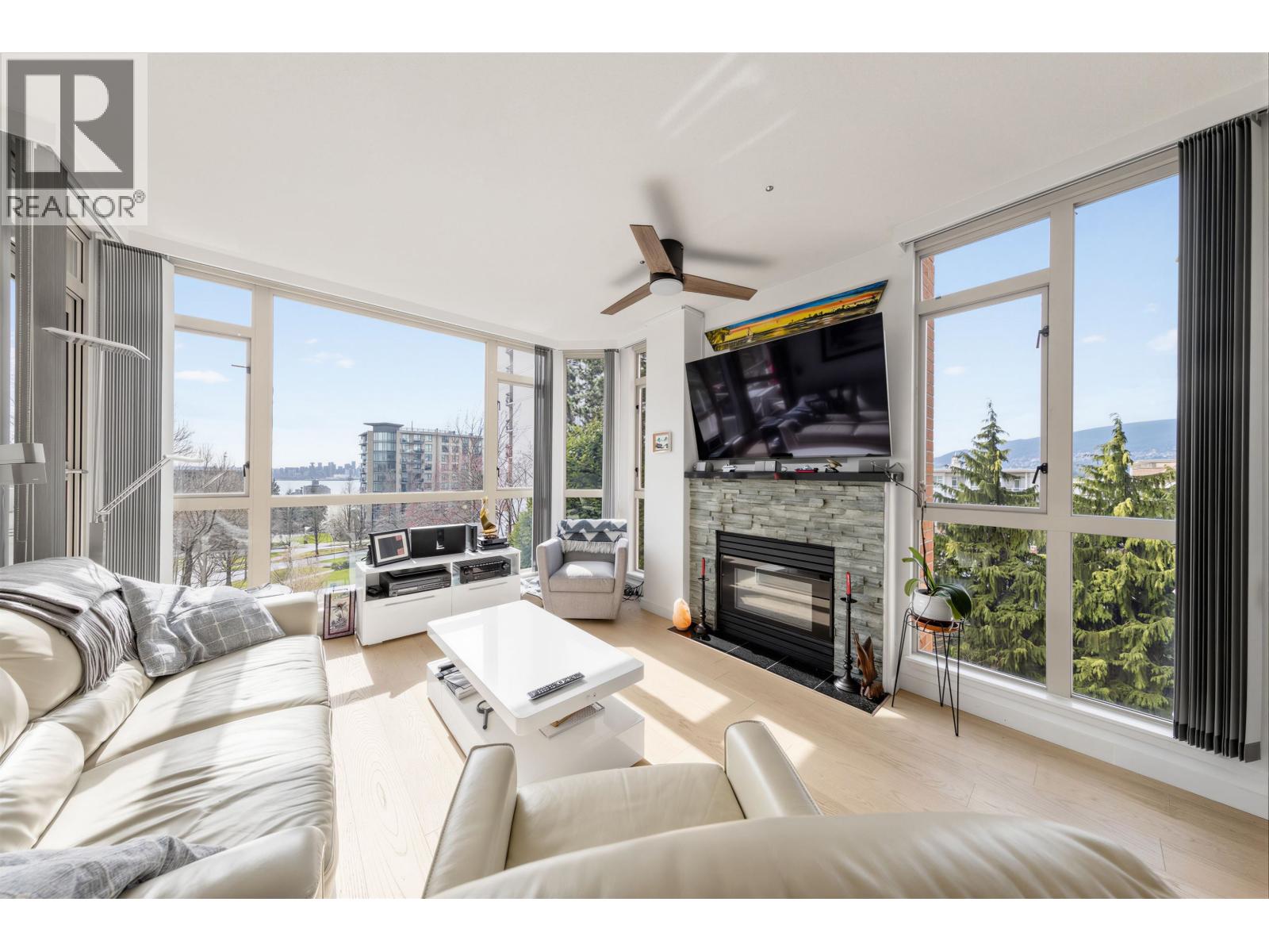 304 160 W Keith Road, North Vancouver, British Columbia  V7M 3M2 - Photo 5 - R3105015